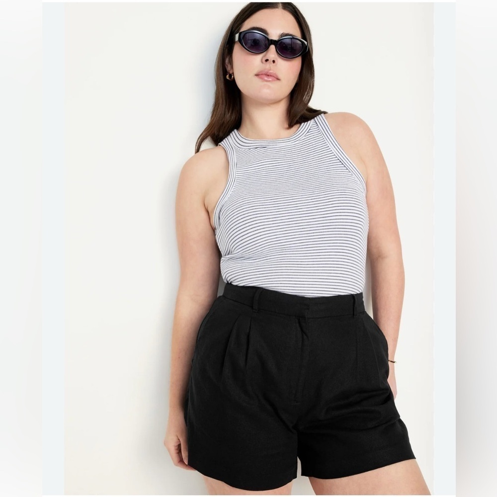 Old Navy Women's Black rayon Shorts size 3X NWT